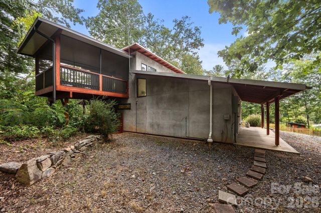 27 Rosebud Lane, Fairview, NC 28730