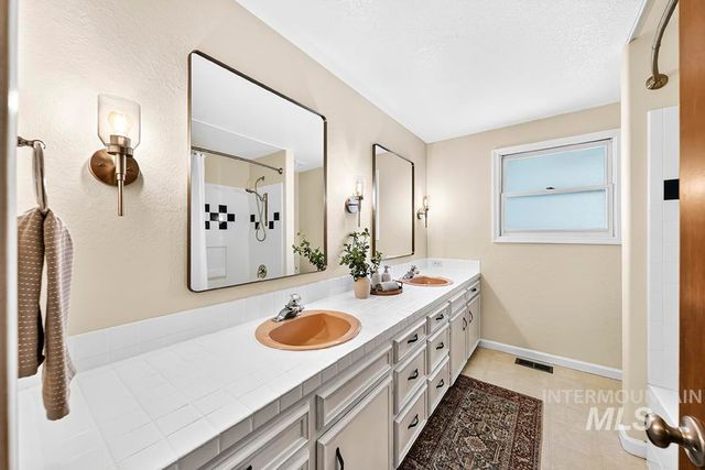 10837 W Sandpiper St, Boise, ID 83709