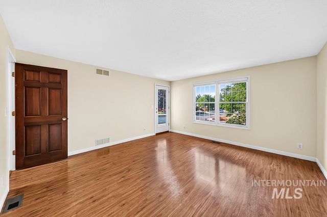 10837 W Sandpiper St, Boise, ID 83709
