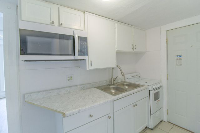 416 Douglas Avenue, Kalamazoo City, MI 49007