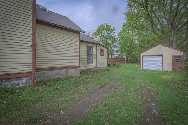 416 Douglas Avenue, Kalamazoo City, MI 49007
