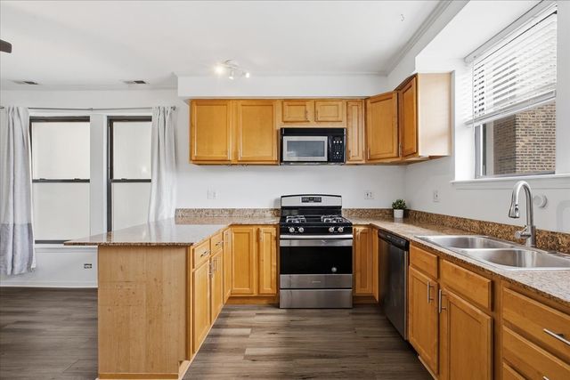 1627 W Columbia Avenue 1E, Chicago, IL 60626