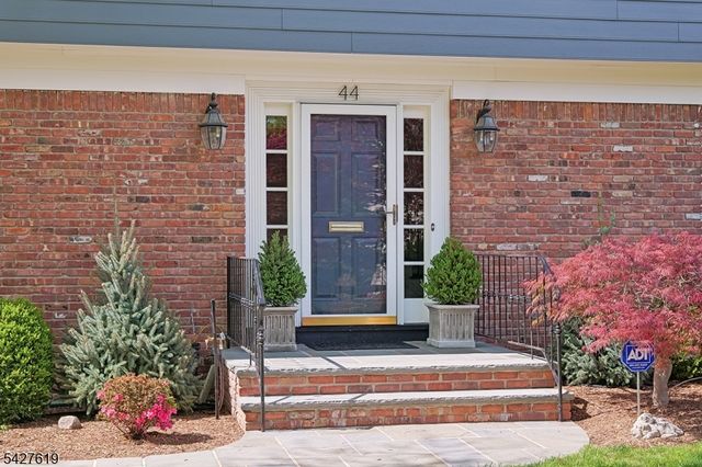 44 LONDONDERRY WAY, Summit City, NJ 07901