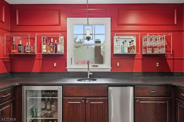 44 LONDONDERRY WAY, Summit City, NJ 07901