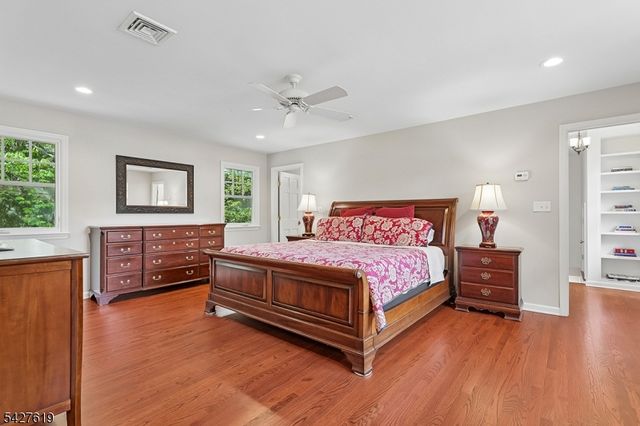 44 LONDONDERRY WAY, Summit City, NJ 07901