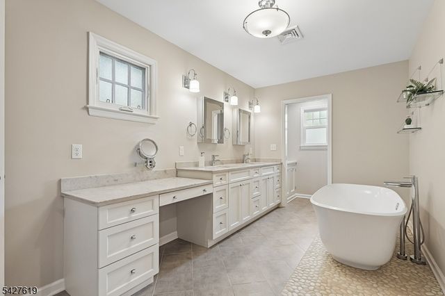 44 LONDONDERRY WAY, Summit City, NJ 07901