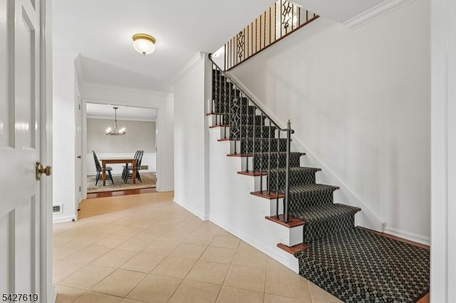 44 LONDONDERRY WAY, Summit City, NJ 07901