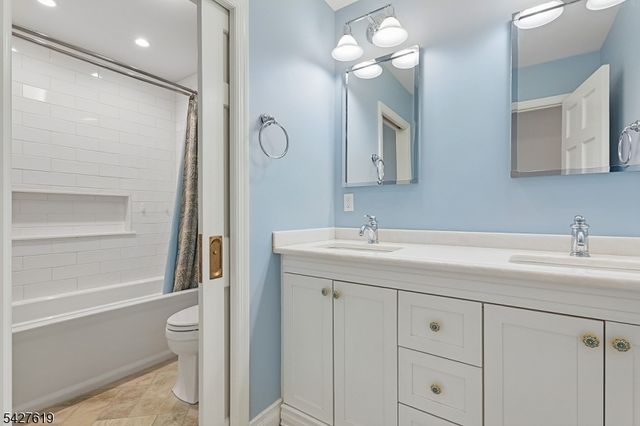 44 LONDONDERRY WAY, Summit City, NJ 07901