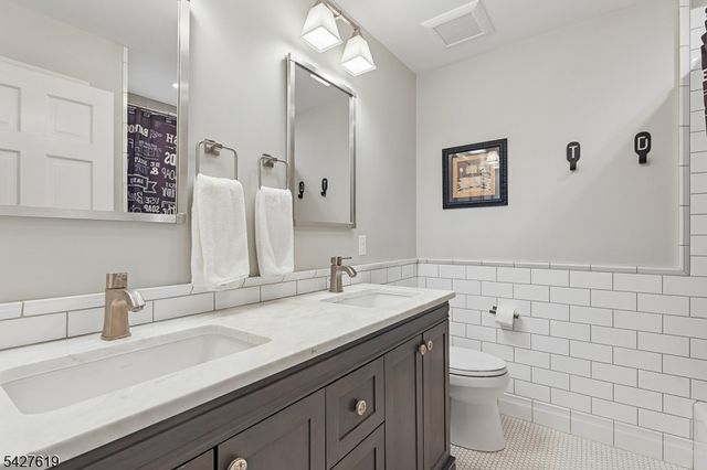 44 LONDONDERRY WAY, Summit City, NJ 07901