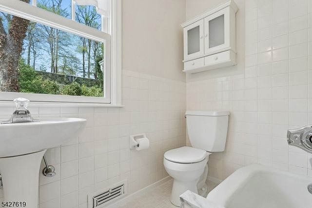 44 LONDONDERRY WAY, Summit City, NJ 07901