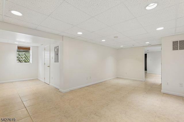 44 LONDONDERRY WAY, Summit City, NJ 07901