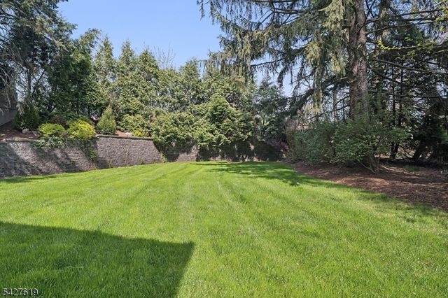 44 LONDONDERRY WAY, Summit City, NJ 07901