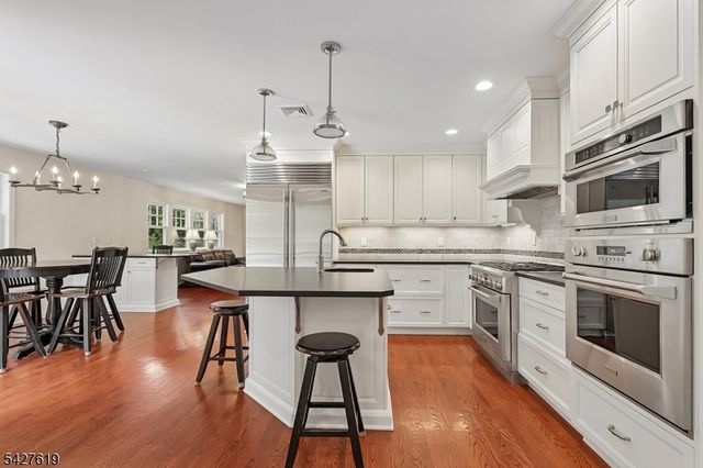 44 LONDONDERRY WAY, Summit City, NJ 07901