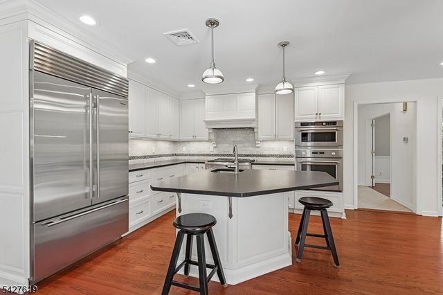 44 LONDONDERRY WAY, Summit City, NJ 07901