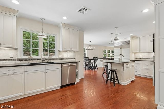 44 LONDONDERRY WAY, Summit City, NJ 07901