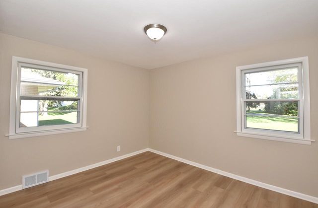 3472 E Ryan ROAD, Oak Creek, WI 53154