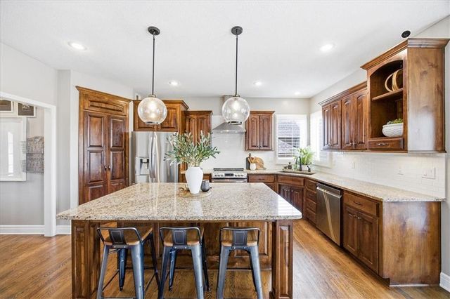 12512 S Gleason Road, Olathe, KS 66061