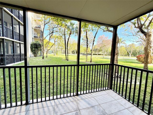 3301 N Country Club Dr 106, Aventura, FL 33180