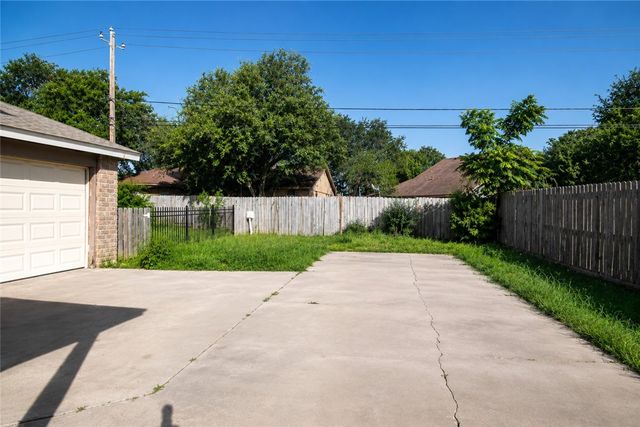 6941 Braesvalley Dr, Corpus Christi, TX 78413