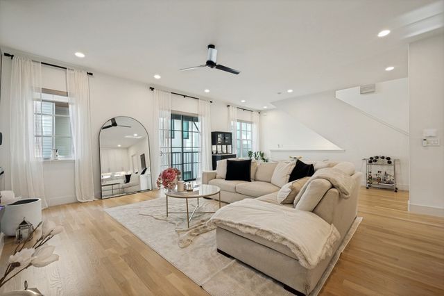 4220 Hawthorne Avenue 103, Dallas, TX 75219
