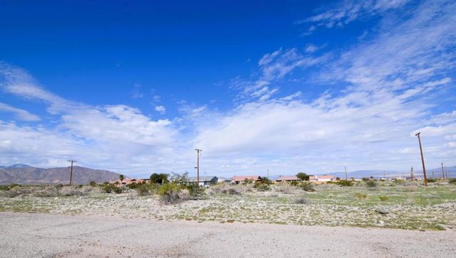 1570 Arctic Avenue, Thermal, CA 92274