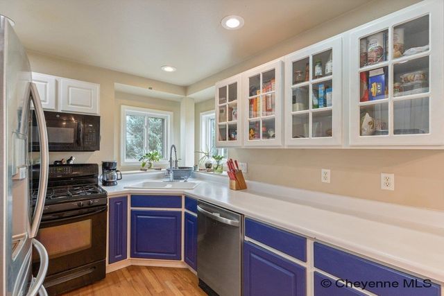 1112 CRESCENT DR, Cheyenne, WY 82007