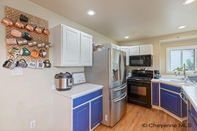 1112 CRESCENT DR, Cheyenne, WY 82007