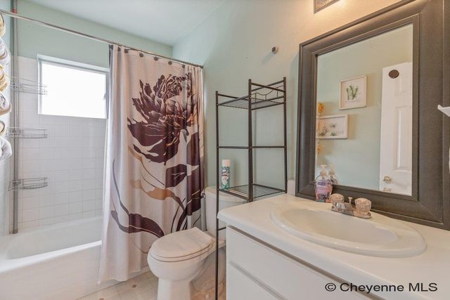 1112 CRESCENT DR, Cheyenne, WY 82007