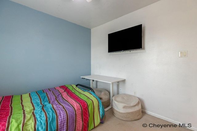 1112 CRESCENT DR, Cheyenne, WY 82007