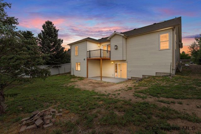 1112 CRESCENT DR, Cheyenne, WY 82007