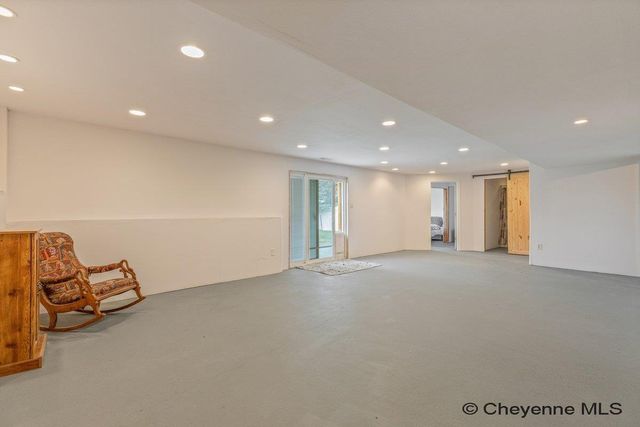 1112 CRESCENT DR, Cheyenne, WY 82007