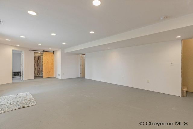 1112 CRESCENT DR, Cheyenne, WY 82007