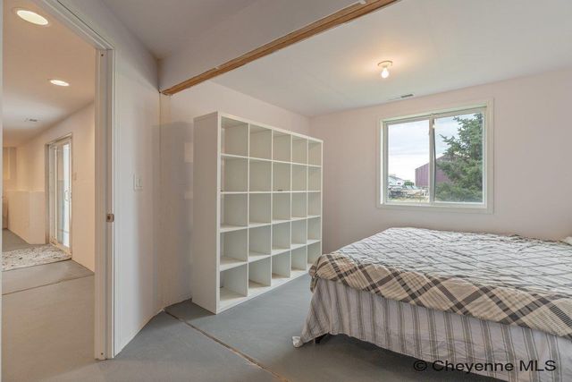 1112 CRESCENT DR, Cheyenne, WY 82007