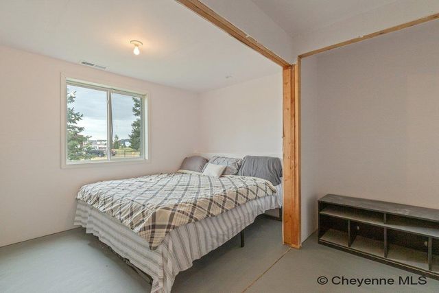 1112 CRESCENT DR, Cheyenne, WY 82007