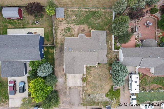 1112 CRESCENT DR, Cheyenne, WY 82007
