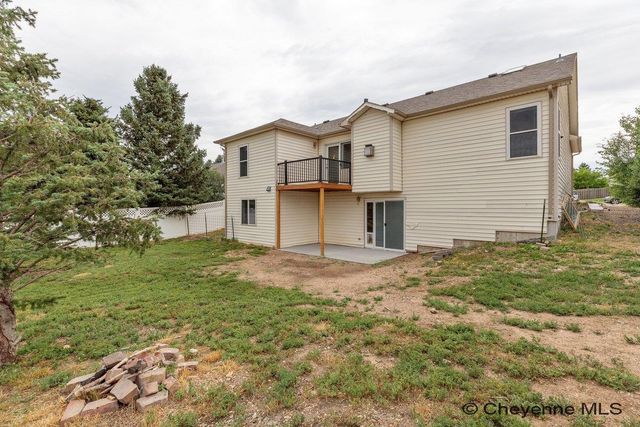 1112 CRESCENT DR, Cheyenne, WY 82007