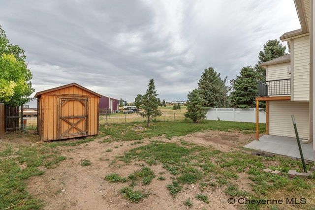 1112 CRESCENT DR, Cheyenne, WY 82007