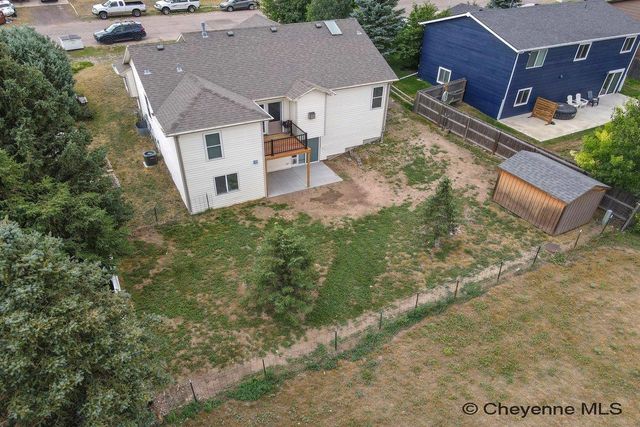 1112 CRESCENT DR, Cheyenne, WY 82007