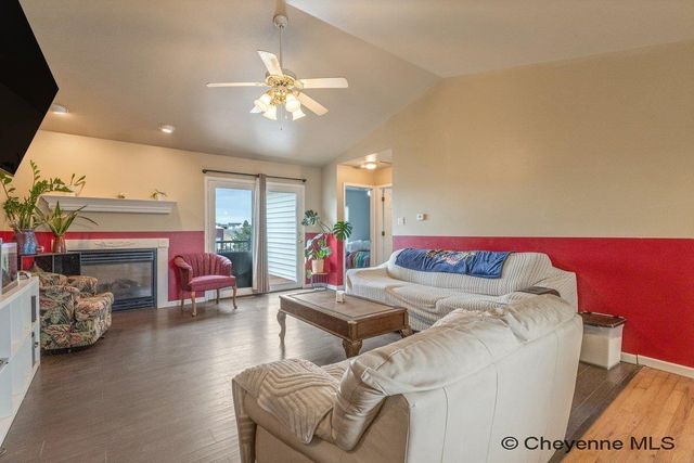 1112 CRESCENT DR, Cheyenne, WY 82007