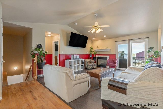 1112 CRESCENT DR, Cheyenne, WY 82007