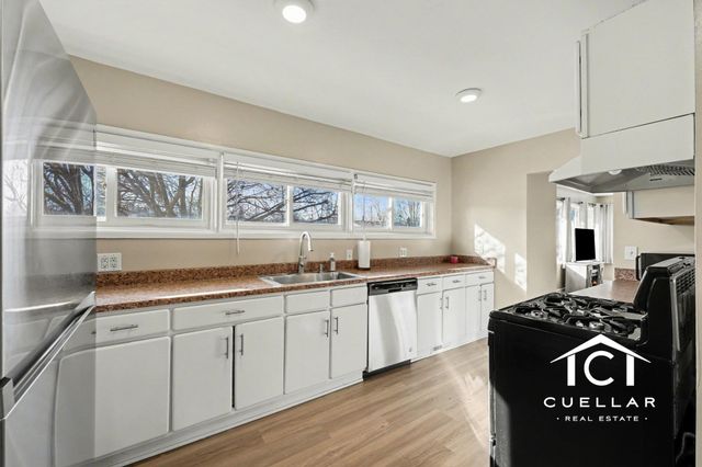 22521 E Schafer Street, Clinton Charter Twp, MI 48035