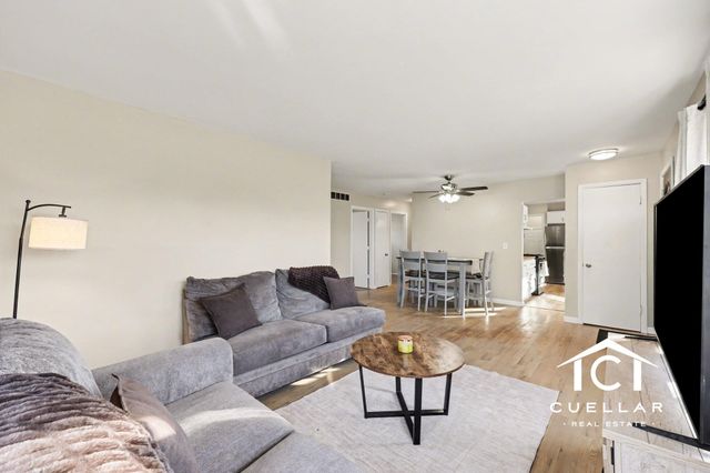 22521 E Schafer Street, Clinton Charter Twp, MI 48035