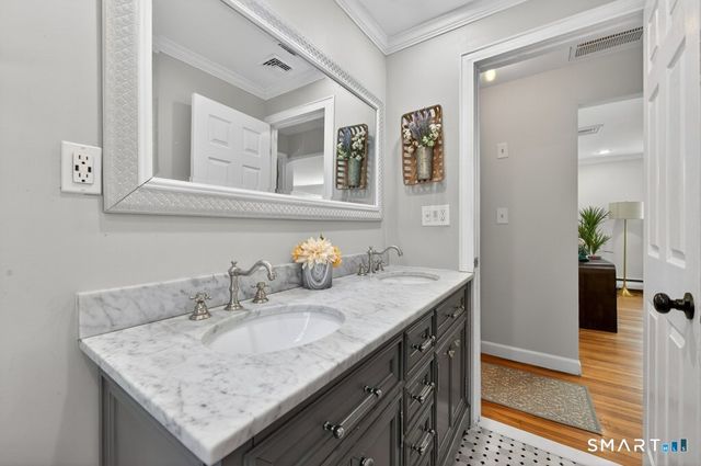 181 Crescent Circle, Cheshire, CT 06410