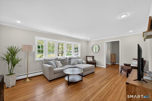 181 Crescent Circle, Cheshire, CT 06410