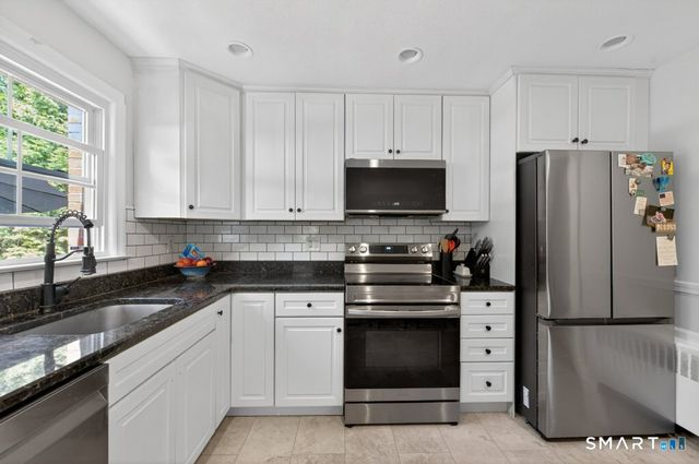 181 Crescent Circle, Cheshire, CT 06410
