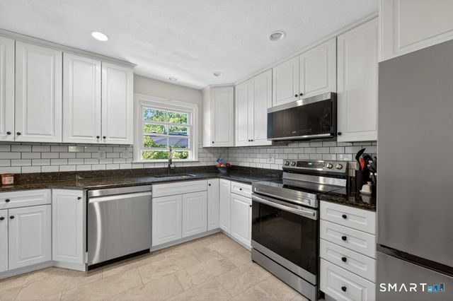 181 Crescent Circle, Cheshire, CT 06410