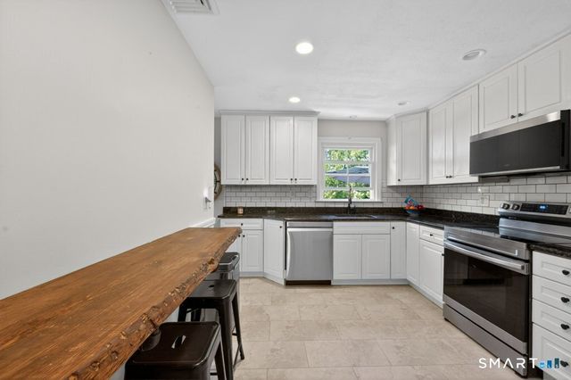 181 Crescent Circle, Cheshire, CT 06410