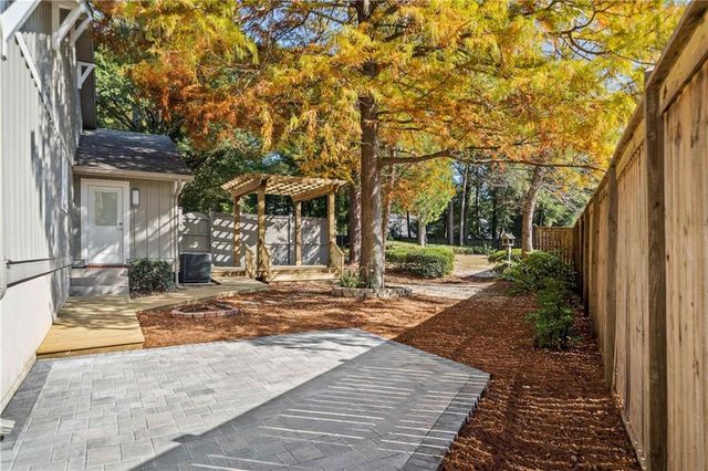 4 Leslie Court, Fairhope, AL 36532