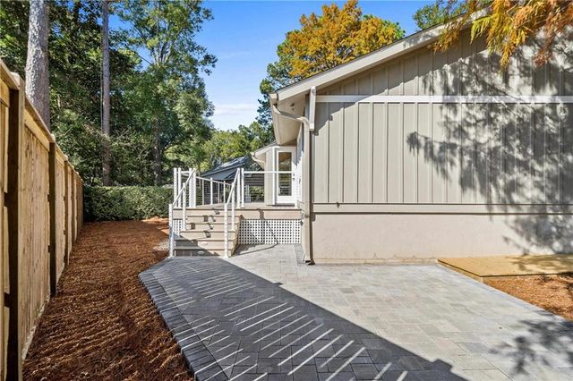 4 Leslie Court, Fairhope, AL 36532