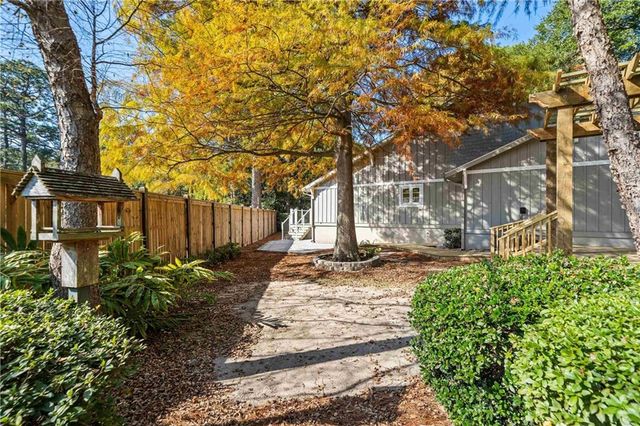 4 Leslie Court, Fairhope, AL 36532